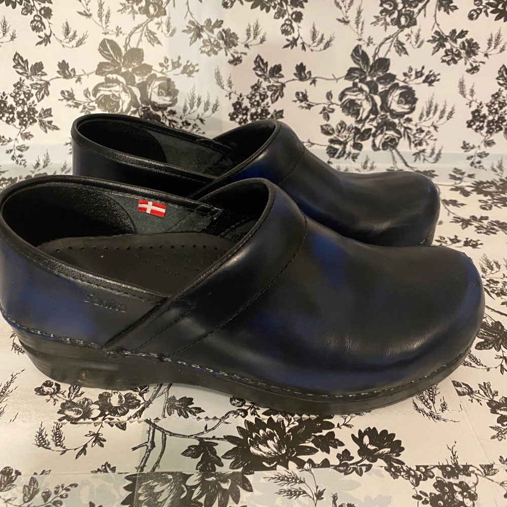 Women’s size EU 39 clogs (US size 8.5) Sanita Danish Leather blue and black